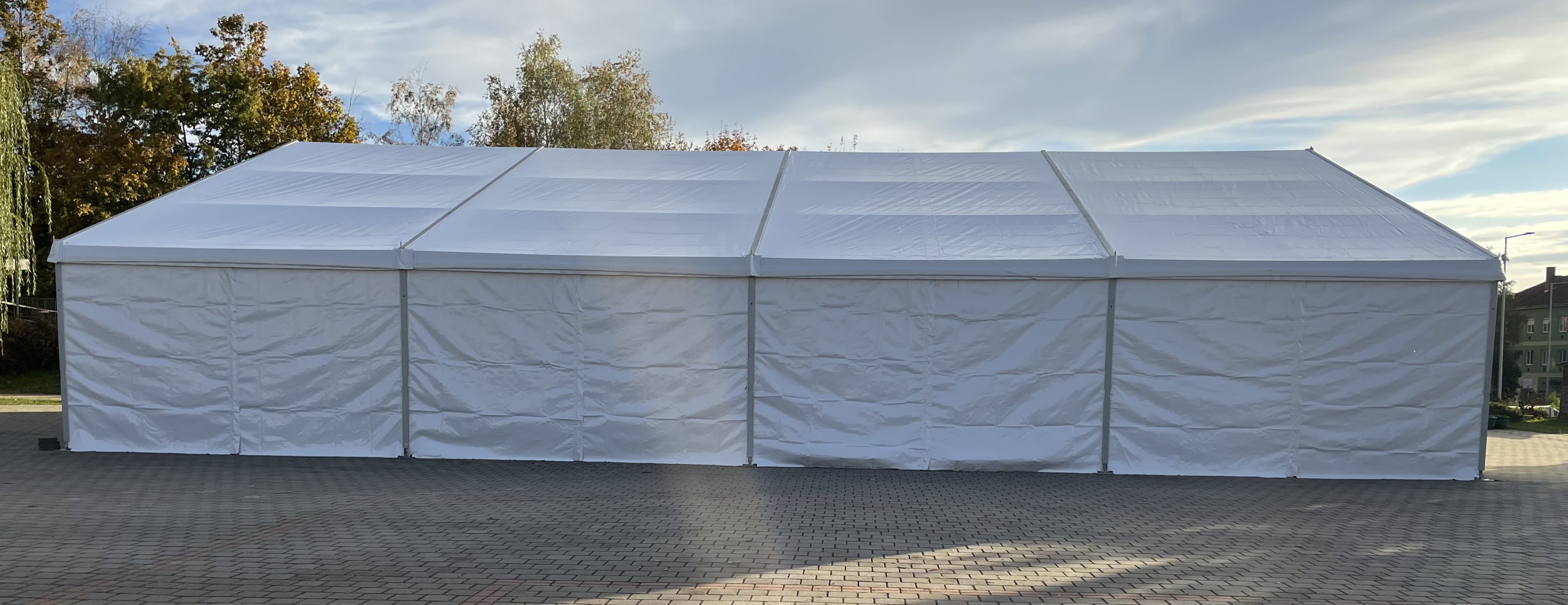Röder Partysátor 10x20 m 1